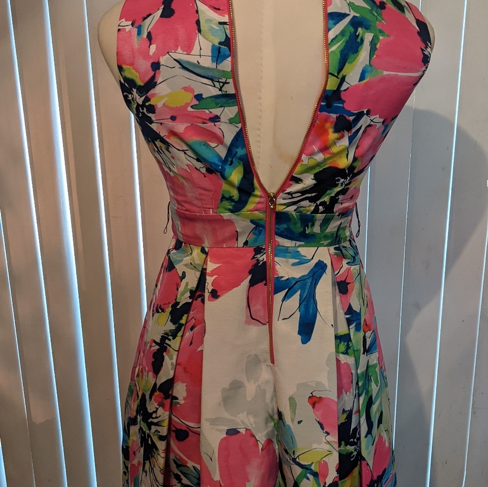 Dress - Picture 4 of 11